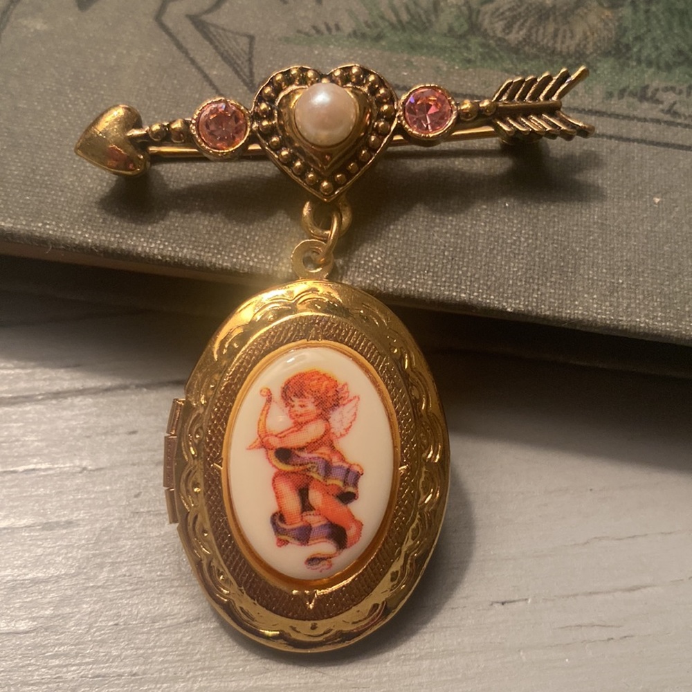 🌸💕🌸Brooch/pin/ locket.